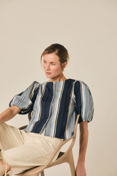 Top de rayas con manga globo azul marino